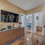 Spacious Lux Split