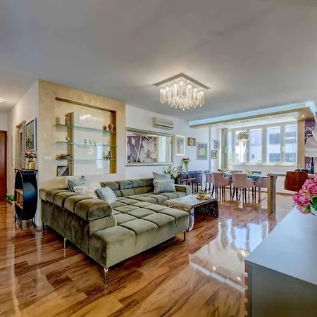 Spacious Lux Apartment
