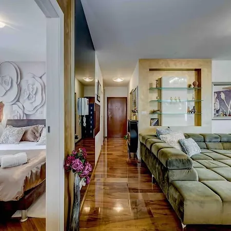 Apartment Spacious Lux *