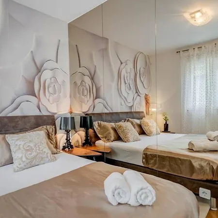 Spacious Lux 스플리트