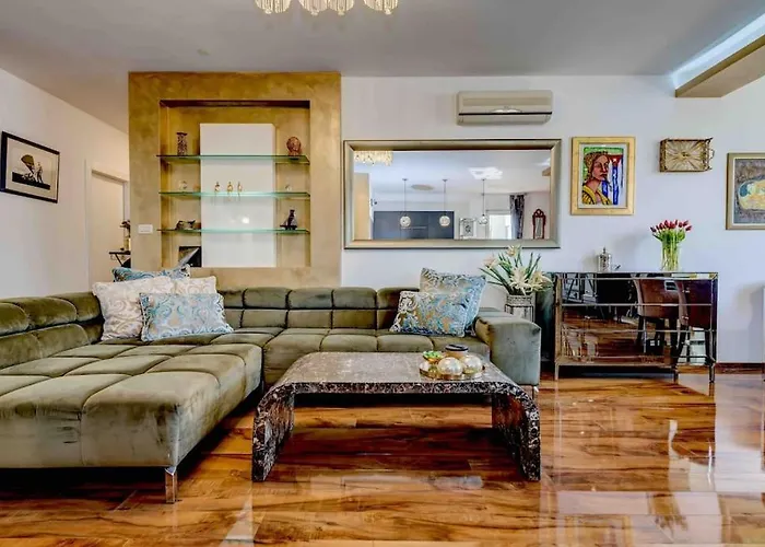 Spacious Lux Lägenhet Split