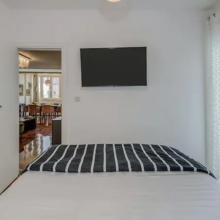 Διαμέρισμα Spacious Lux *